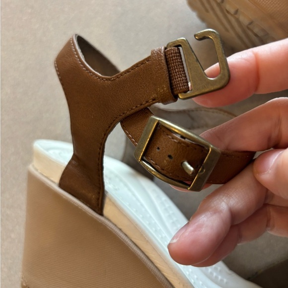 Crocs Women's Leigh II Ankle Strap Graphic Print Wedges Size 9 - Picture 7 of 9